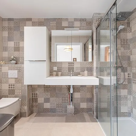 Le Penthouse De 220m2 - Jacuzzi - 3 Parkings - Climatisation - Terrasse Мантон