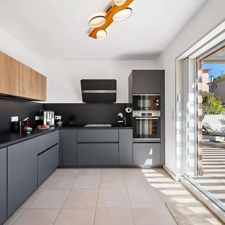 Le Coq Elysium - Exceptional 220 Sqm Penthouse - Private Terrace & Jacuzzi - Ac - 3 Parking Spaces Апартаменти