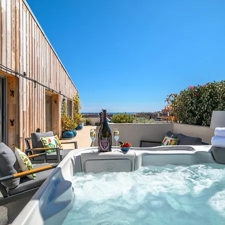 Apartman Le Coq Elysium - Exceptional 220 Sqm Penthouse - Private Terrace & Jacuzzi - Ac - 3 Parking Spaces